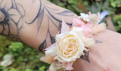 Création de bracelet fleuris de mariage à le Touvet 