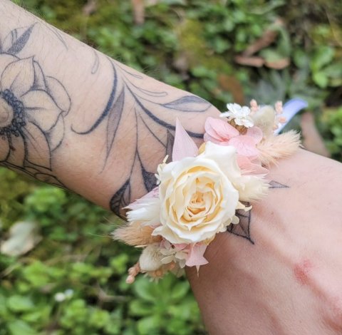 Création de bracelet fleuris de mariage à le Touvet 