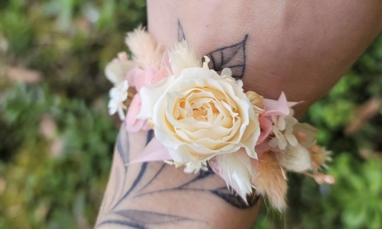 Création de bracelet fleuris de mariage à le Touvet 