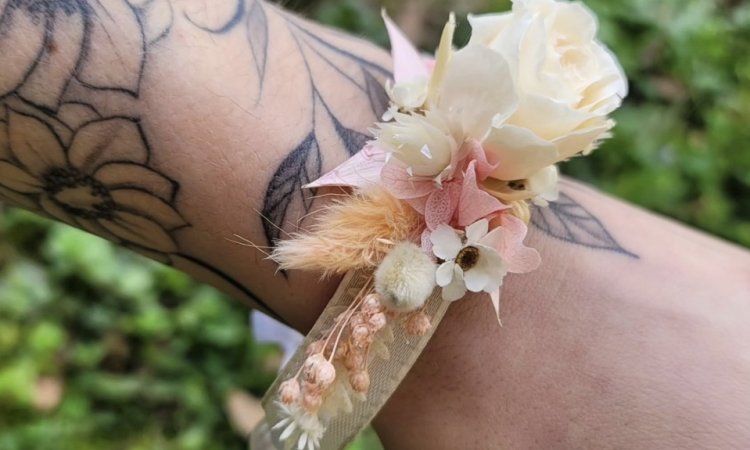 Création de bracelet fleuris de mariage à le Touvet 