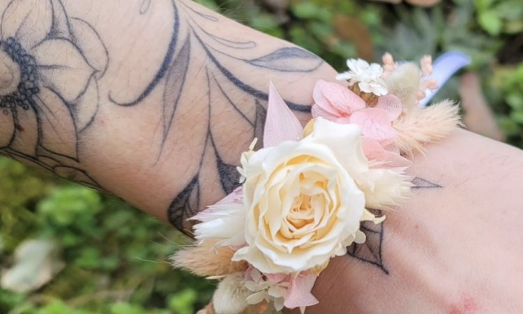 Création de bracelet fleuris de mariage à le Touvet 